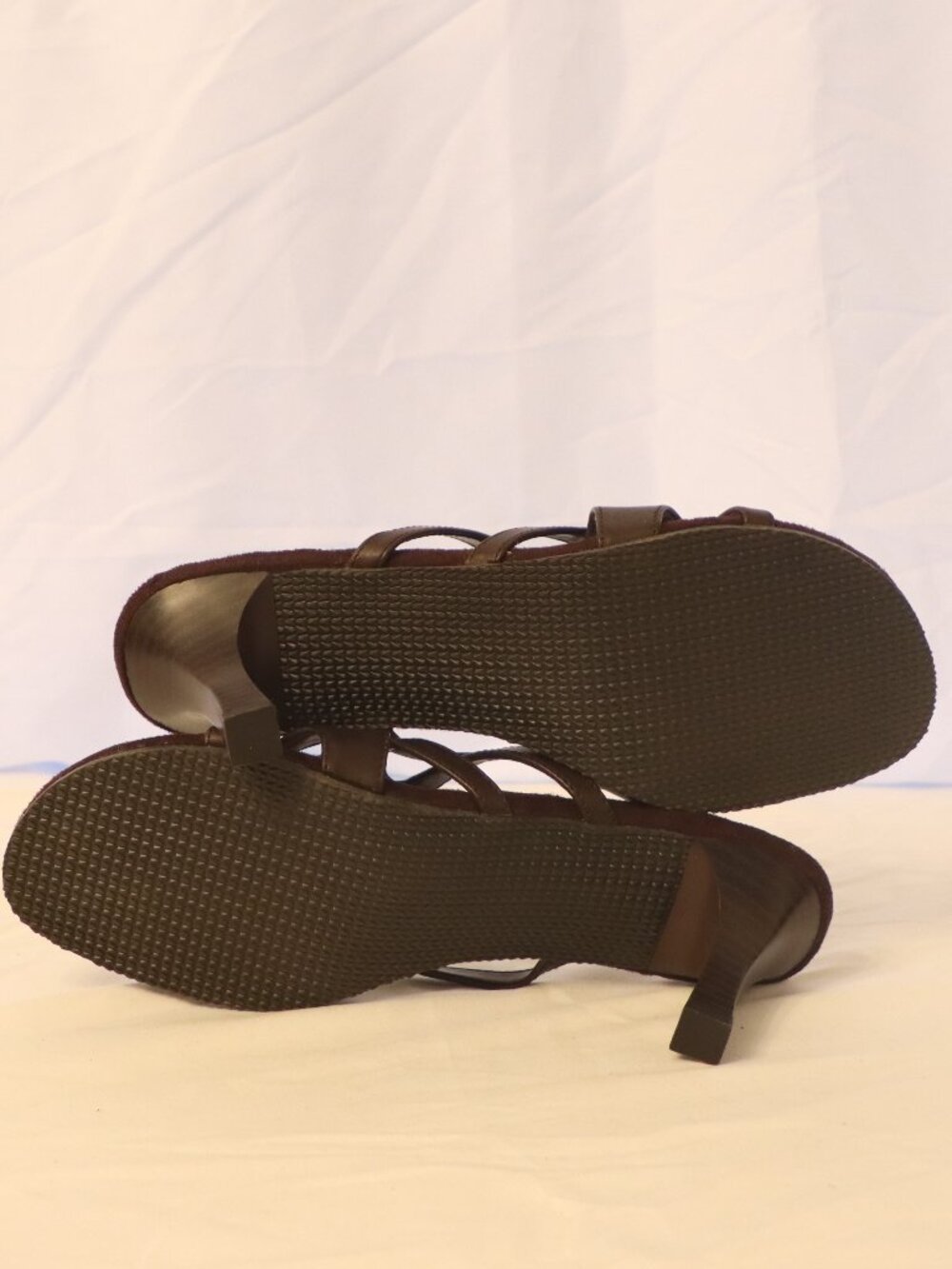 White Mountain Size 9 Brown Heeled Thong Sandals - Picture 6 of 6